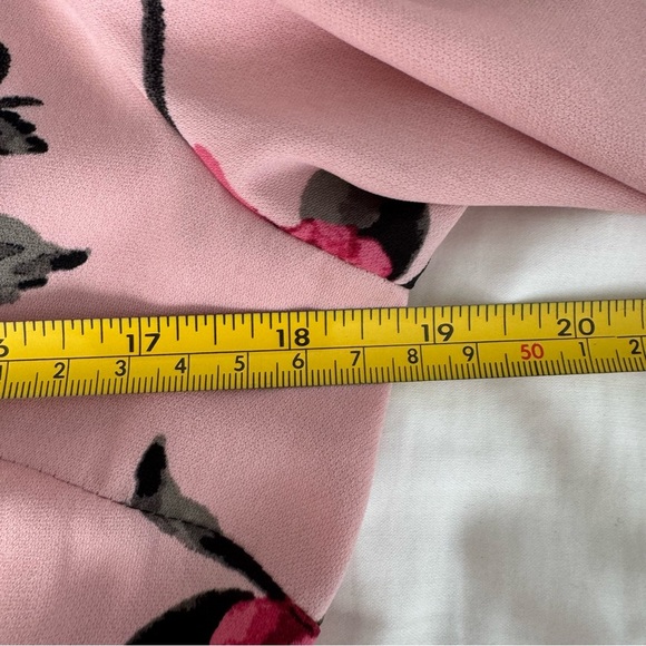 Dynamite Floral Pink Long Sleeve romper with slight open back women’s size Small - Picture 5 of 9